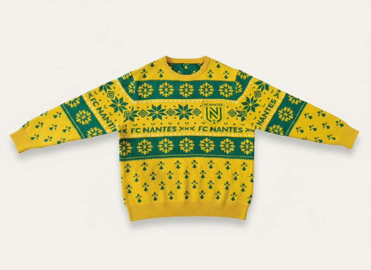 Pull de Noël personnalisé pour le FC Nantes— motif et couleurs sur-mesure